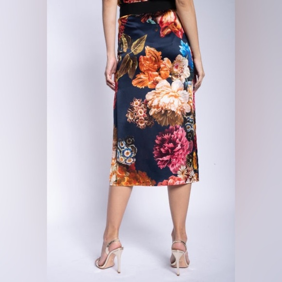 HARK + HAMMER SILK MIDI SKIRT + NAVY BOUQUET STRETCH SILK XS FLORAL - Picture 4 of 16